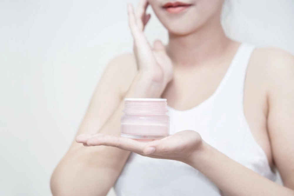 Nàng trẻ trung tự tin tỏa sáng nhờ vitamin e dưỡng da trắng hồng láng mịn không tì vết - 3
