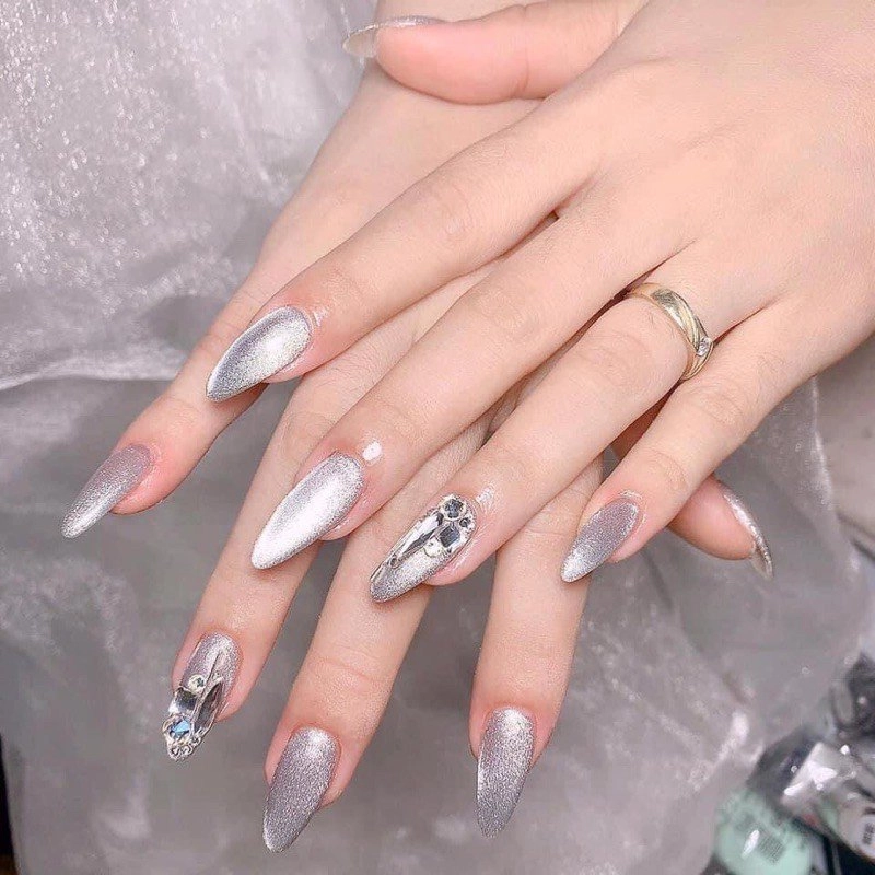 Nàng tự tin toả sáng thu hút mọi ánh nhìn với những mẫu nail mắt mèo kiêu sa độc đáo - 6