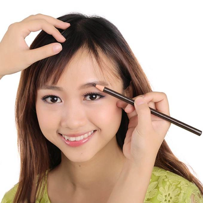 Nàng xinh xắn thêm phần cuốn hút tự tin nhờ những cách vẽ chân mày bằng bút chì đơn giản - 4