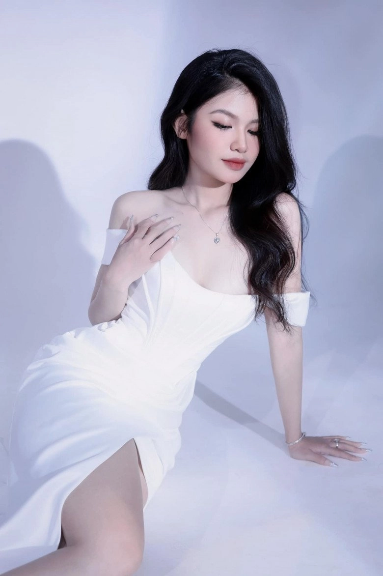 Ngắm body thực của các trinh sát màn ảnh có cô dân tộc mới 18 tuổi đã cao 1m77 vòng mông 96cm - 3