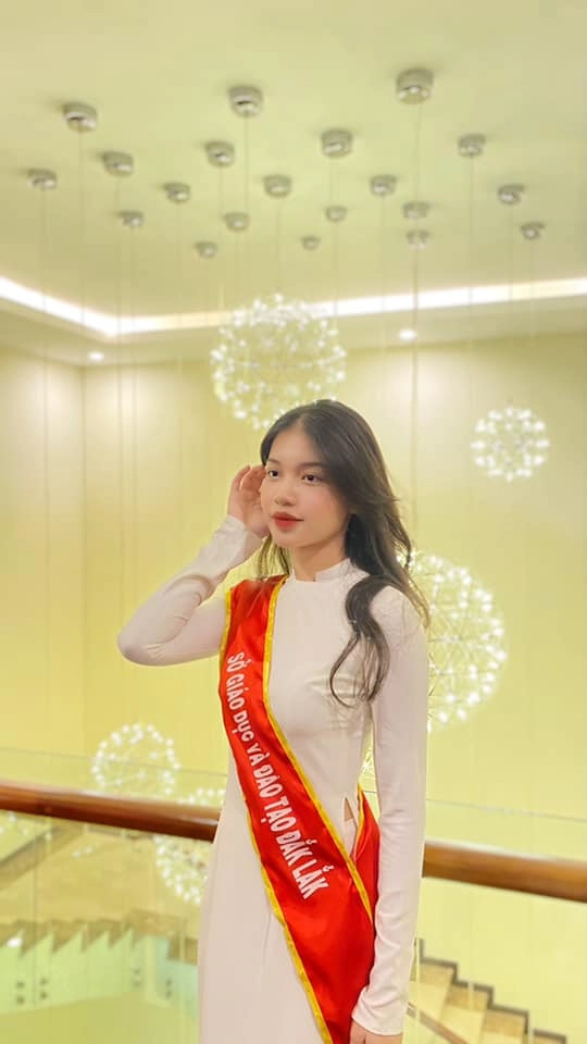 Ngắm body thực của các trinh sát màn ảnh có cô dân tộc mới 18 tuổi đã cao 1m77 vòng mông 96cm - 4