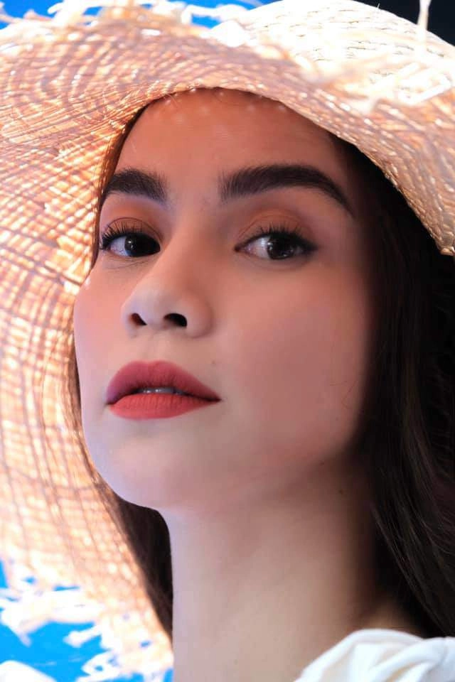 Ngắm nhan sắc hồ ngọc hà trong hoa cỏ may với cặp chân mày lá liễu hot 1 thời - 6