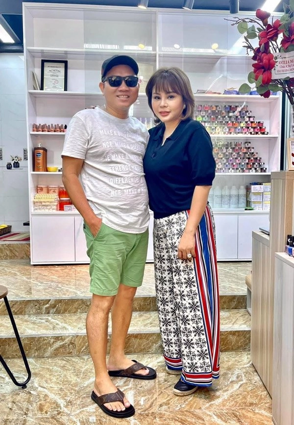 Ngày càng tre đep nu hoàng tham my vbiz khoe chiec cam nhon khó nhận ra - 2
