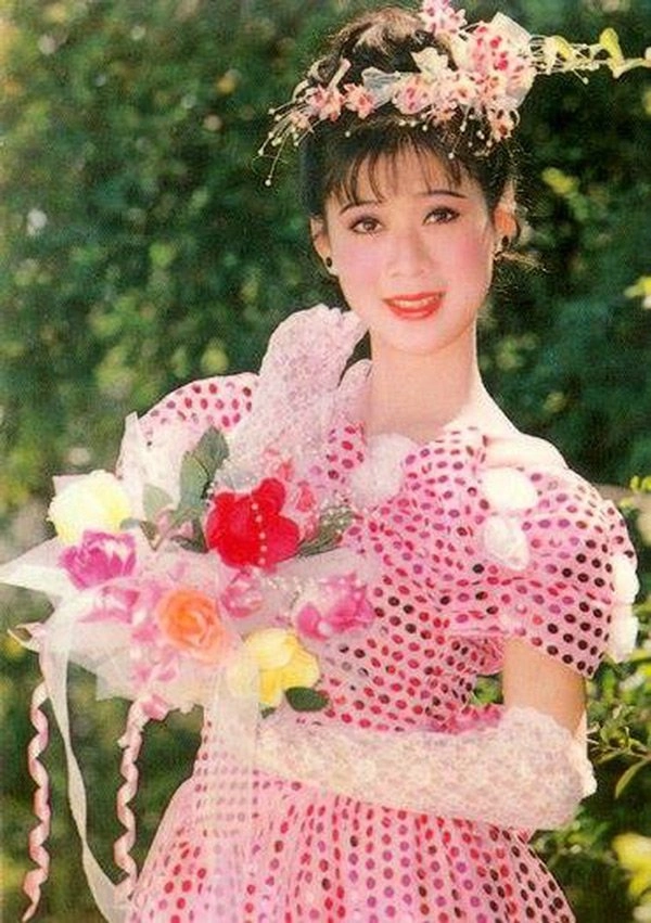 Ngày lên xe hoa các bà các mẹ ngày xưa trang điểm khác chúng ta như thế nào - 1
