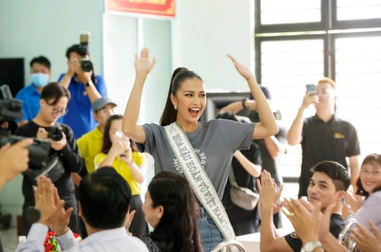 Ngoài diện lại đồ lúc con đăng quang mẹ ngọc châu bình dân thân thuộc trong ngày nàng hậu về thăm nhà - 5