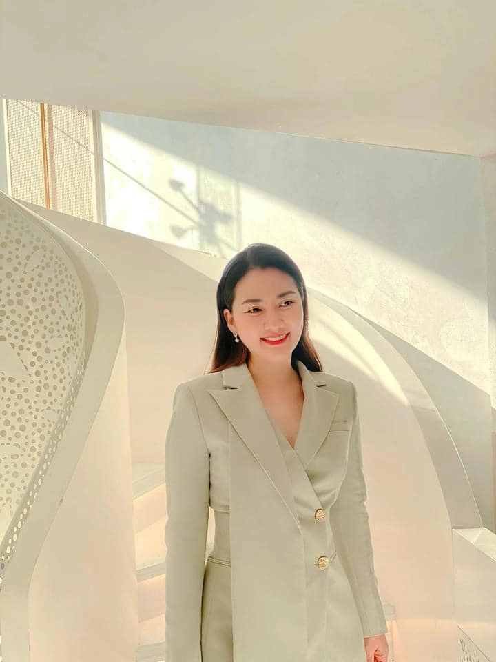 Ngọc lan chật vật vì bé mỡ không cởi nổi váy vì mập ntk phải cắt váy giải cứu - 10