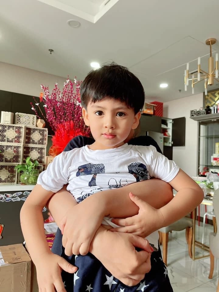 Ngọc lan ôm hôn con trai ở trần bị nói con hư tại mẹ nhưng ai cũng đồng cảm - 7