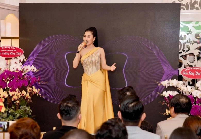 ngọc nữ bolero đam mê mặc đồ bó sát đường cong không khoe da thịt vẫn sexy ngất ngây - 5