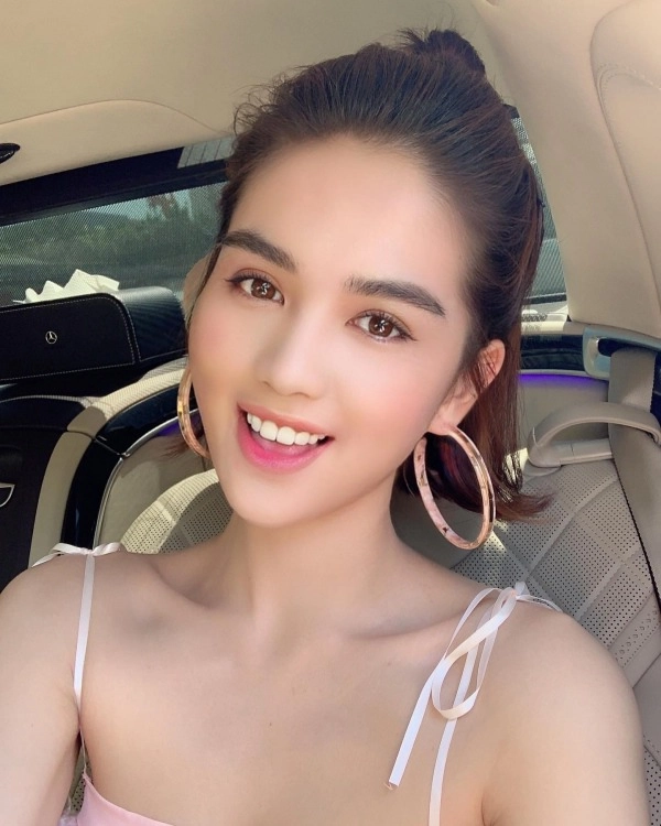 Ngọc trinh bị đồn phẫu thuật cắt mí nhưng so sánh ảnh thời bé mới thấy sai - 11
