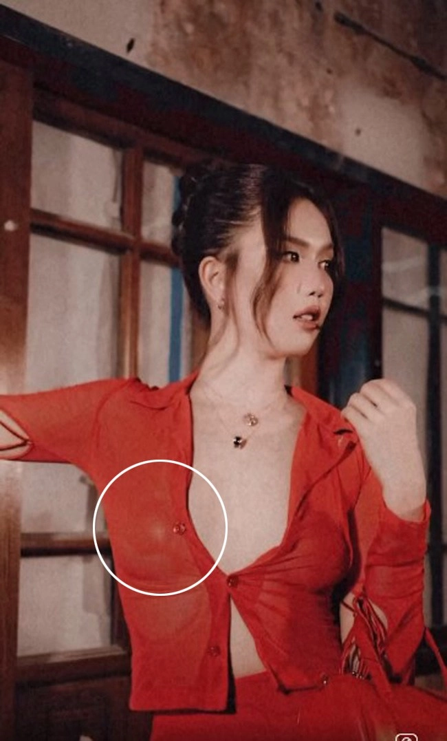 Ngoc trinh đep mê hôn trong anh mơi nhưng vân không qua ai nôi y chiêu tương - 7