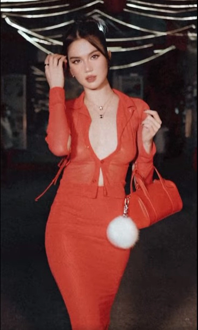 Ngoc trinh đep mê hôn trong anh mơi nhưng vân không qua ai nôi y chiêu tương - 8
