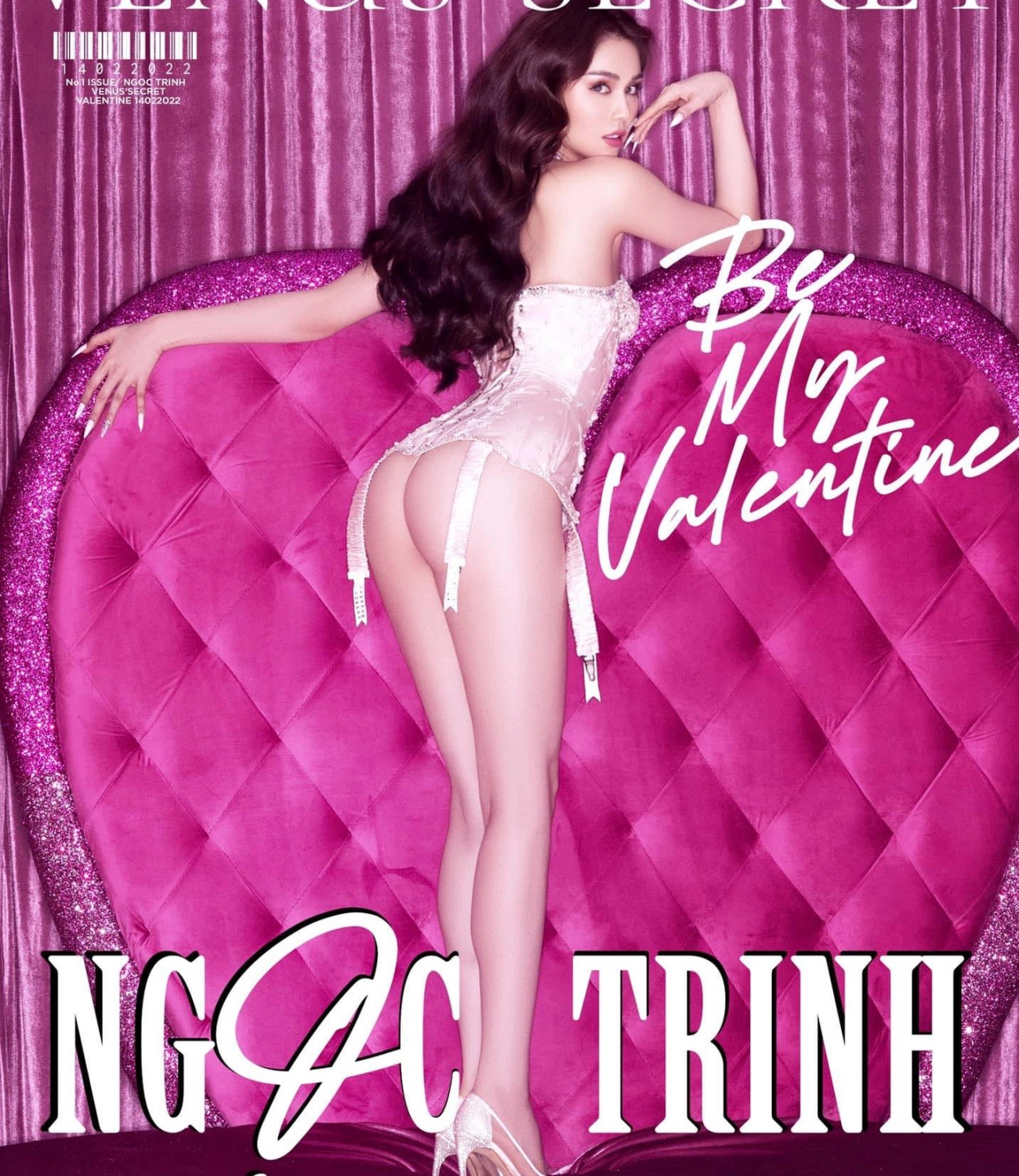 Ngọc trinh diện đầm dạ hội cắt khoét bạo vòng 3 trắng nõn ẩn hiện trước gần 6 triệu fan - 4