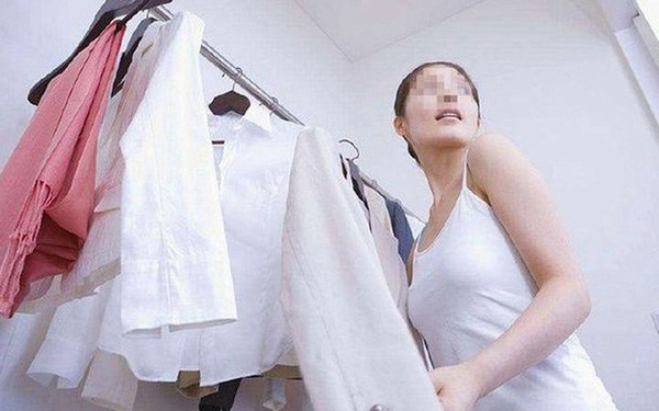 Người mẫu xe hơi nóng bỏng đang thay quần áo bị con gái livestream 130 nghìn người vào xem - 4