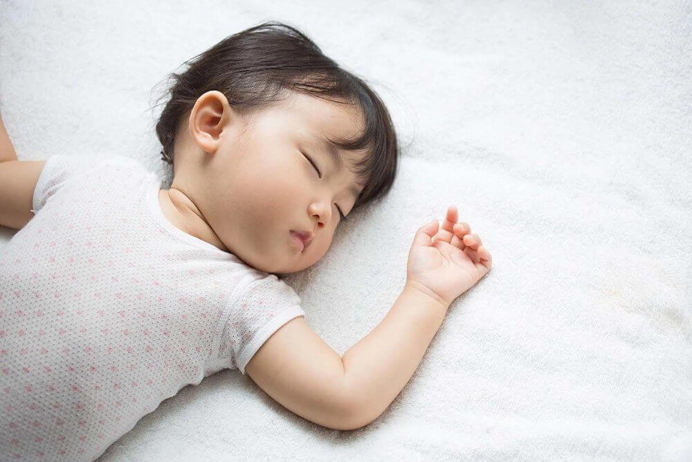 Nguyên nhân trẻ bị ra mồ hôi đầu nhiều khi ngủ và bú - 2