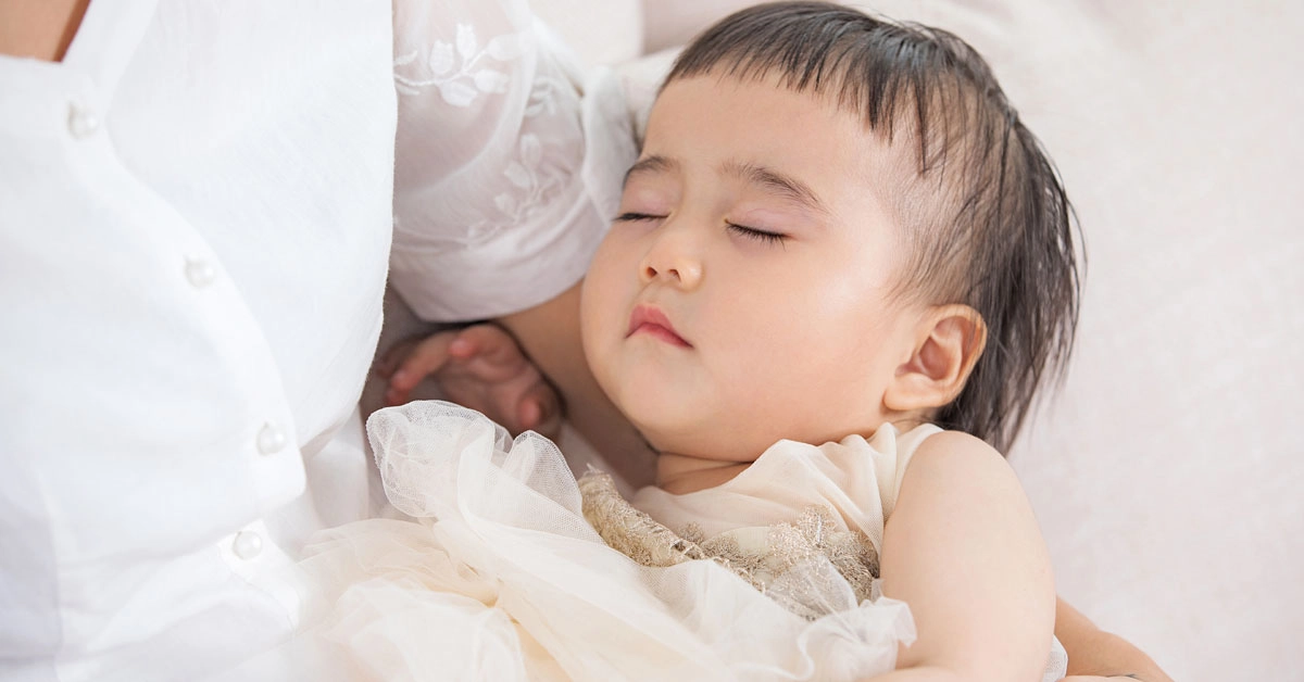 Nguyên nhân trẻ bị ra mồ hôi đầu nhiều khi ngủ và bú - 4