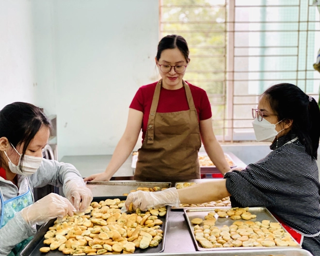 Nguyễn thu quỳnh nữ cử nhân tài chính ngân hàng bén duyên với nghề làm bánh - 2