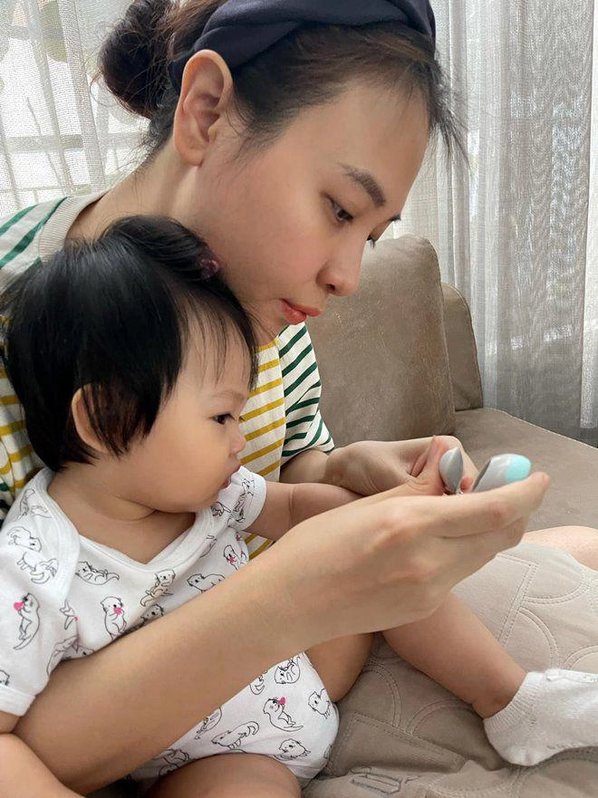 Nhà cường đôla trữ đồ mùa dịch nhìn kỹ mới thấy đàm thu trang mẹ đảm đúng chuẩn đại gia - 6