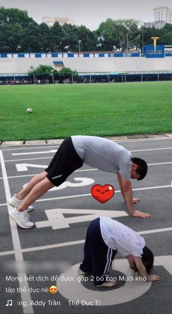 Nhã phương khoe khoảnh khắc trường giang cõng con gái không cho ái nữ tự bước xuống cầu thang - 8