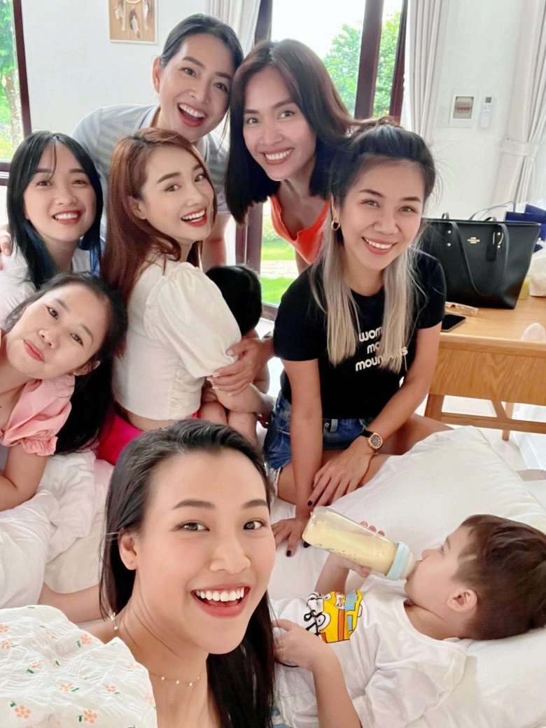 Nhã phương trường giang lần đầu công khaichàng rể tây tương lai của bé destiny - 2