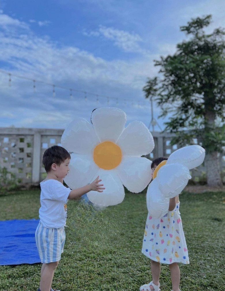 Nhã phương trường giang lần đầu công khaichàng rể tây tương lai của bé destiny - 6