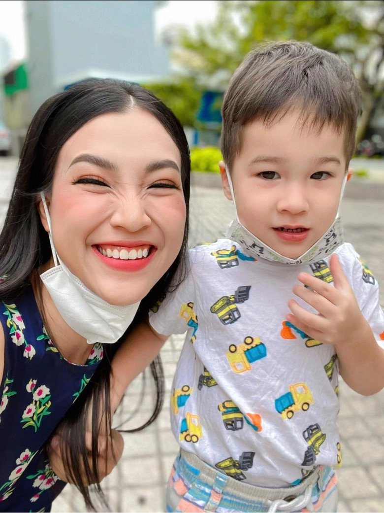 Nhã phương trường giang lần đầu công khaichàng rể tây tương lai của bé destiny - 13
