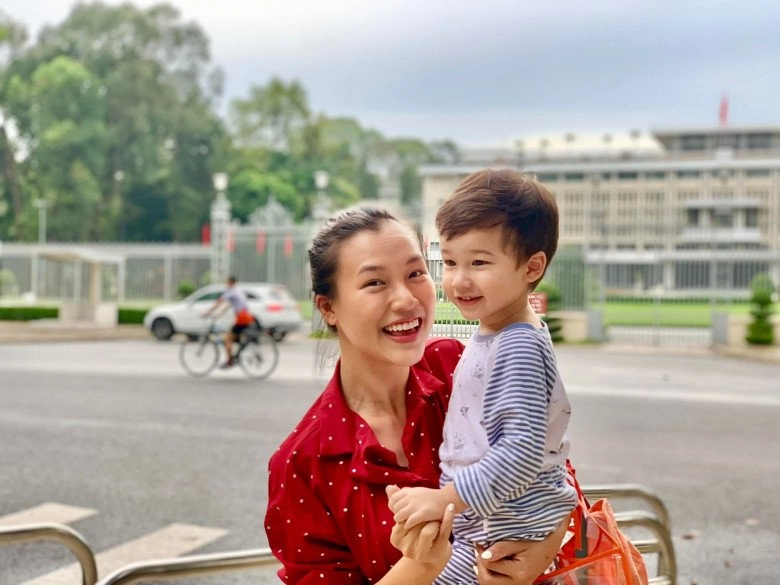 Nhã phương trường giang lần đầu công khaichàng rể tây tương lai của bé destiny - 15