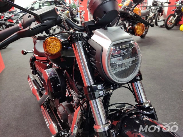 Nhà sản xuất ý swm giới thiệu chiếc cruiser custom v1200 tại sự kiện eicma 2022 - 3