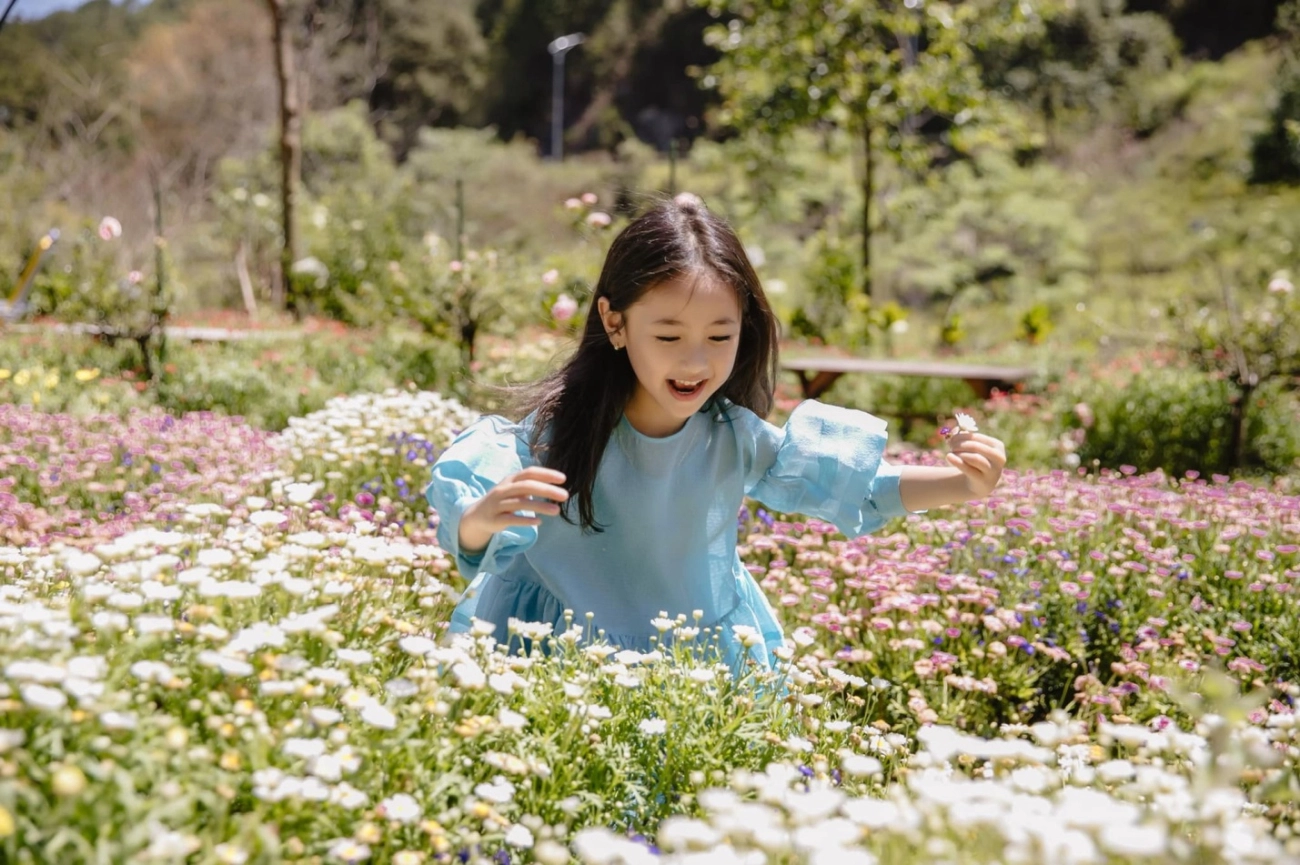 Nhan sắc đẹp từ trong trứng của con gái 3 hoa hậu jennifer phạm đặng thu thảo hà kiều anh - 4