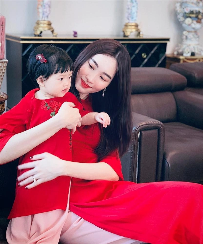 Nhan sắc đẹp từ trong trứng của con gái 3 hoa hậu jennifer phạm đặng thu thảo hà kiều anh - 8