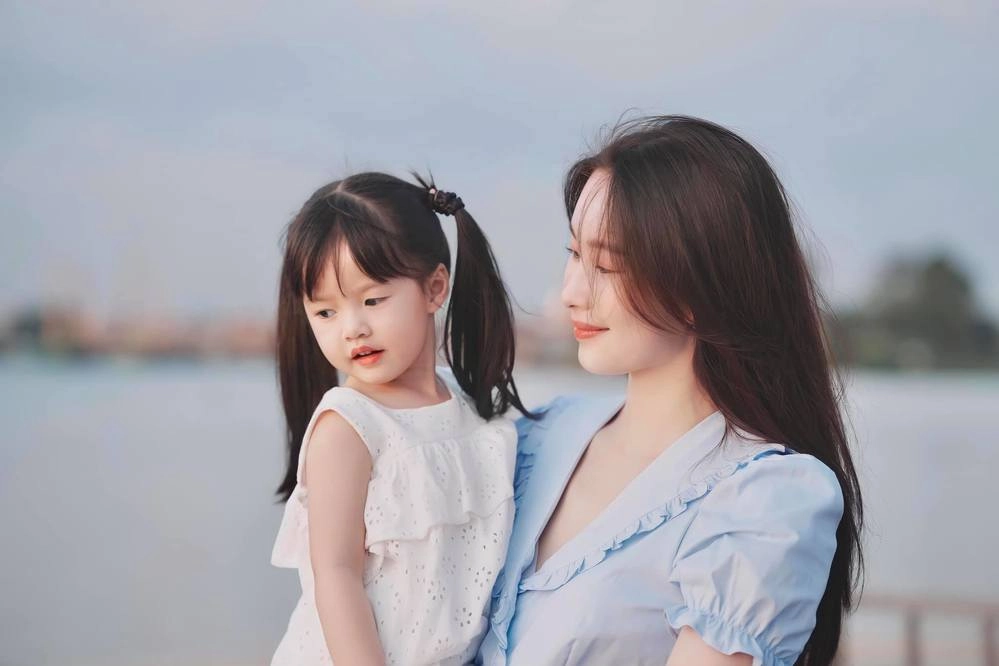 Nhan sắc đẹp từ trong trứng của con gái 3 hoa hậu jennifer phạm đặng thu thảo hà kiều anh - 9