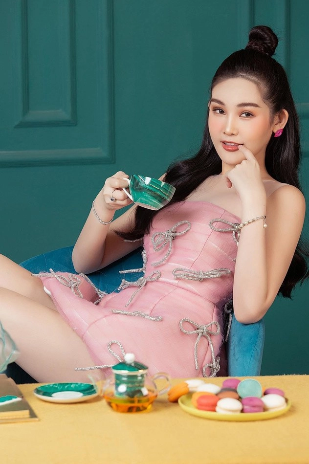 Nhan sắc hiện tại của nàng hậu từng bị đòi vương miện vì đôi môi tều vểnh ngược - 19