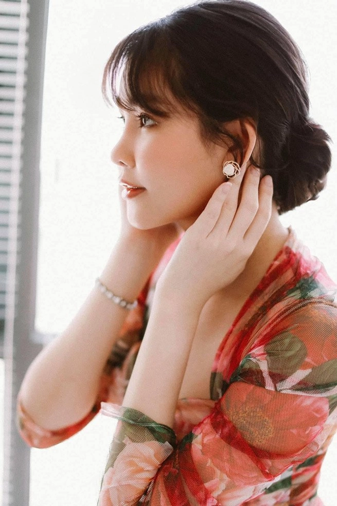 Nhan sắc hiện tại của nàng hậu từng bị đòi vương miện vì đôi môi tều vểnh ngược - 21