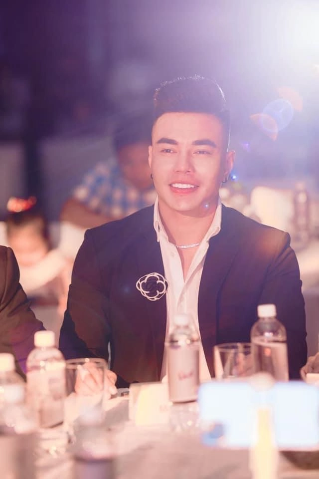 Nhan sắc khi chưa dao kéo của diễn viên hài nghiện thẩm mỹ số 1 showbiz việt - 17