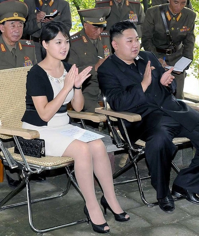 Nhan sắc nền nã bà xã chủ tịch kim jong-un chỉ mặc một kiểu đồ vẫn toát cốt cách - 8