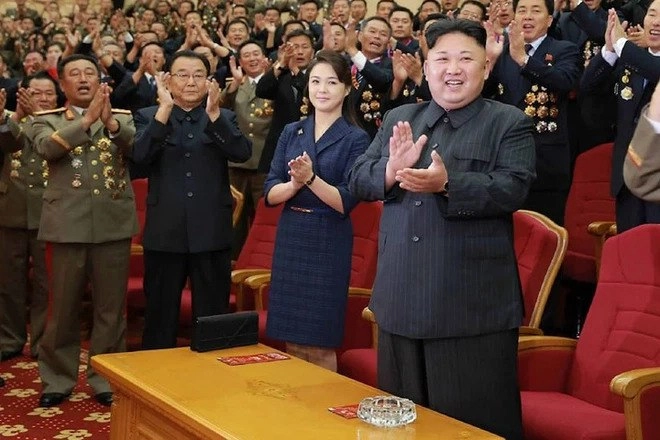 Nhan sắc nền nã bà xã chủ tịch kim jong-un chỉ mặc một kiểu đồ vẫn toát cốt cách - 10