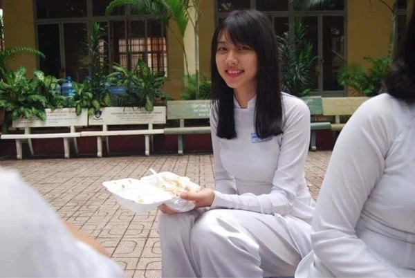 Nhan sắc thuỳ tiên ngày còn ngồi ghế nhà trường đập tan tin đồn thẩm mỹ - 5