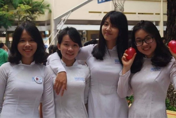 Nhan sắc thuỳ tiên ngày còn ngồi ghế nhà trường đập tan tin đồn thẩm mỹ - 6