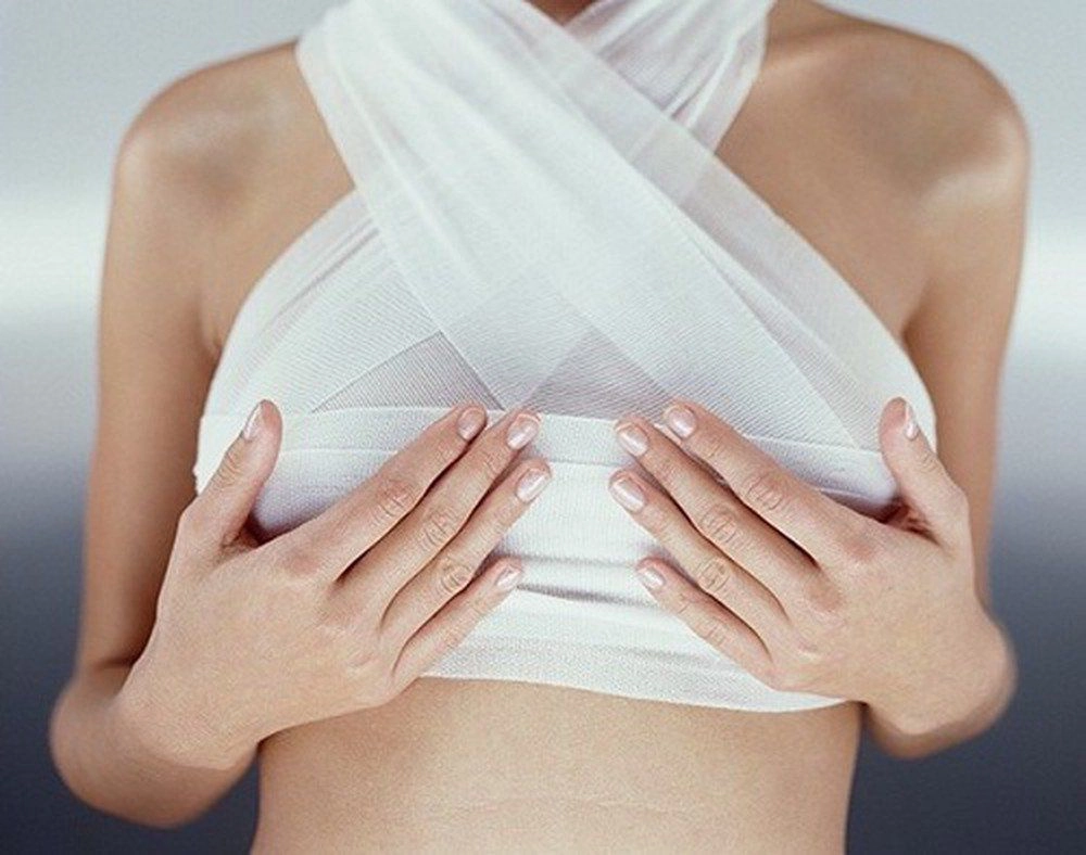 Nhiều sao nữ tháo túi độn ngực trở về với vẻ đẹp tự nhiên nguyên nhân vì đâu - 17