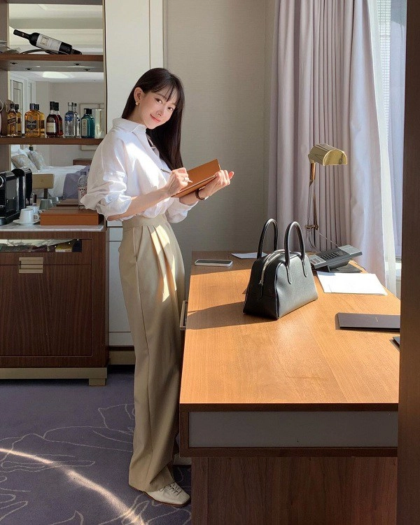 Nhìn hội gái hàn diện quần âu màu be đẹp mê nàng công sở sẽ muốn sắm ngay vài chiếc - 2