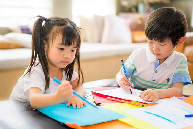 Nhìn thấy ảnh mình đang thay quần áo trong điện thoại mẹ choáng váng nghe thú nhận của con trai - 4