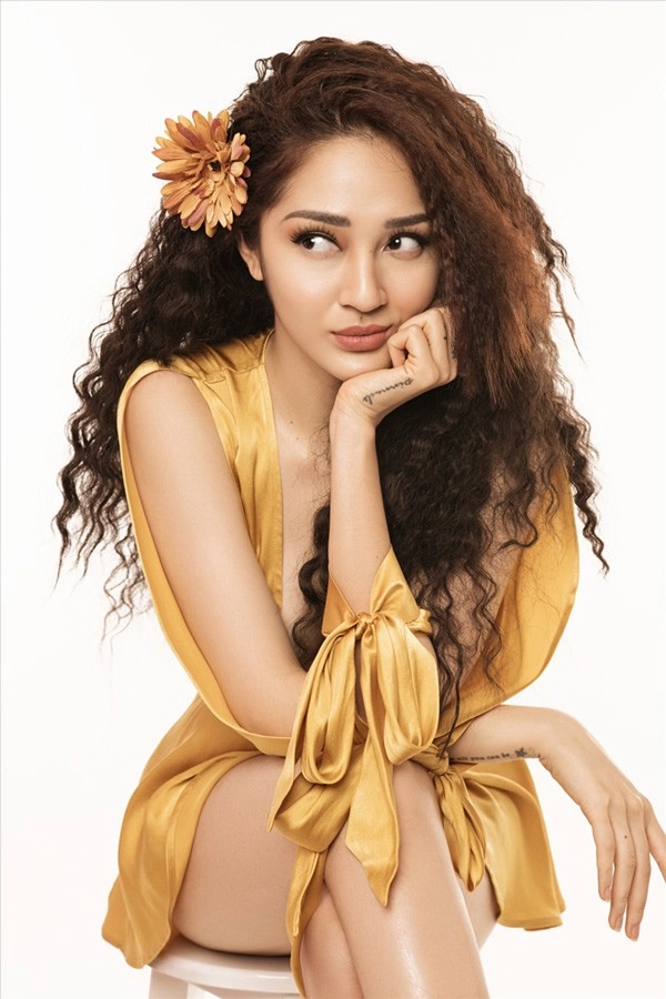 Nhung bo phan de bi nhìn nham là phau thuat tham my nhat trên guong mat sao việt - 4