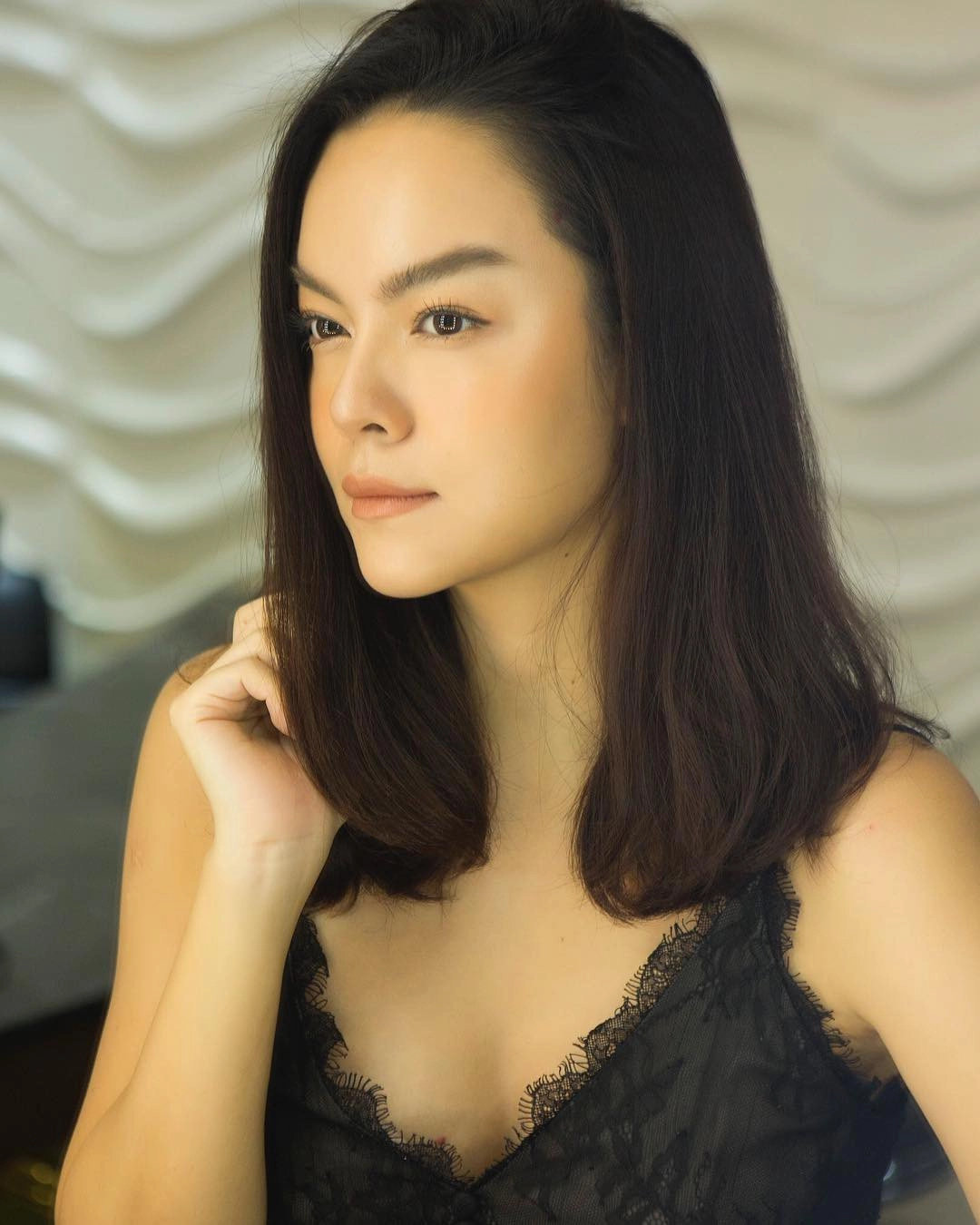 Nhung bo phan de bi nhìn nham là phau thuat tham my nhat trên guong mat sao việt - 8