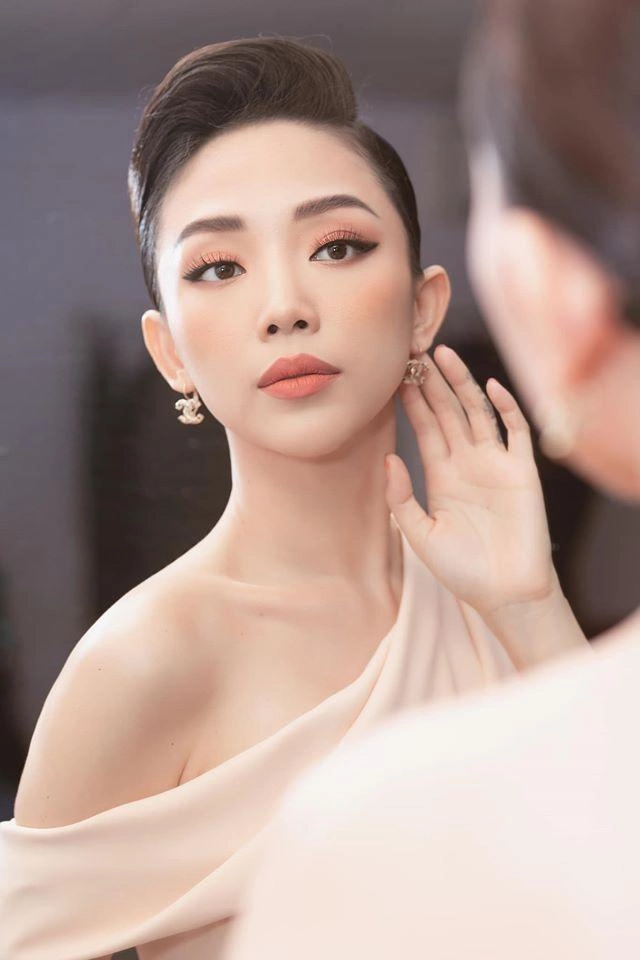 Nhung bo phan de bi nhìn nham là phau thuat tham my nhat trên guong mat sao việt - 17