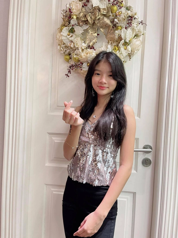 Những cô con gái sao việt ngấp nghé tuổi trăng tròn nhà giàu xinh đẹp tài năng - 16