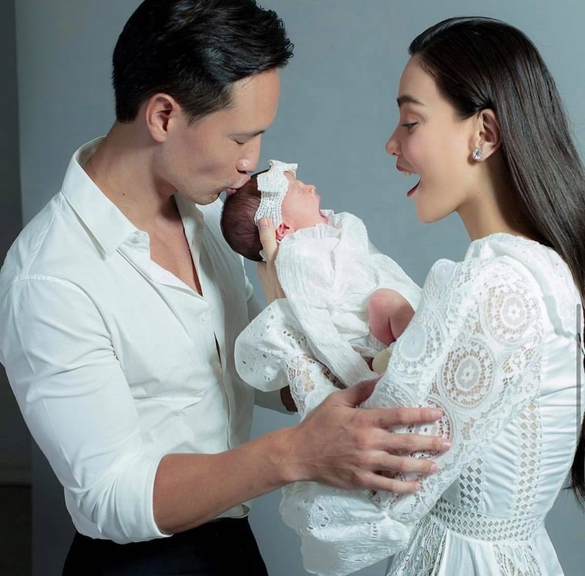 Những khoảnh khắc bố bố con con của kim lý và lisa làm hồ ngọc hà ghen đỏ mắt - 8