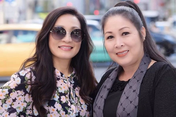 Những lần đọ gu thời trang không ai thua ai của đôi bạn 30 năm hồng vân - hồng đào - 1