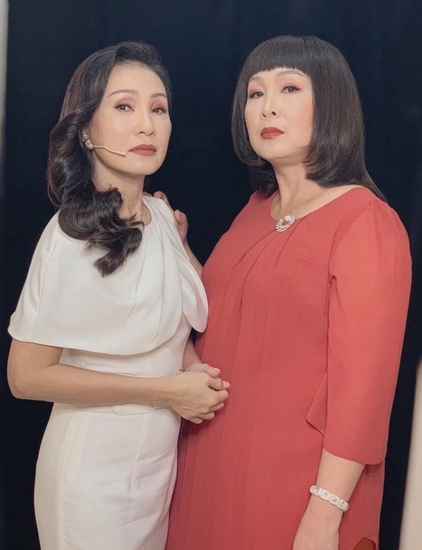 Những lần đọ gu thời trang không ai thua ai của đôi bạn 30 năm hồng vân - hồng đào - 11