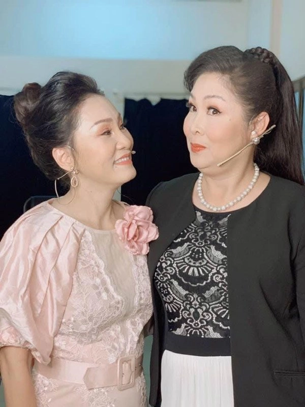 Những lần đọ gu thời trang không ai thua ai của đôi bạn 30 năm hồng vân - hồng đào - 12