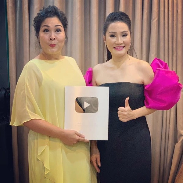 Những lần đọ gu thời trang không ai thua ai của đôi bạn 30 năm hồng vân - hồng đào - 15