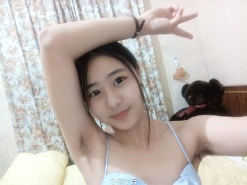 Những lần sao việt mất điểm vì lộ vùng nách thâm đen mất thẩm mỹ khi xuất hiện - 1
